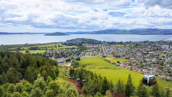 Panoramik Rotorua ve manzarası gondollar, Yeni Zelanda