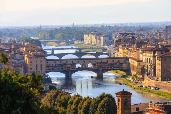 Flygfoto Över Bron Ponte Vecchio Kvällssolen Florens Italien — Stockfoto