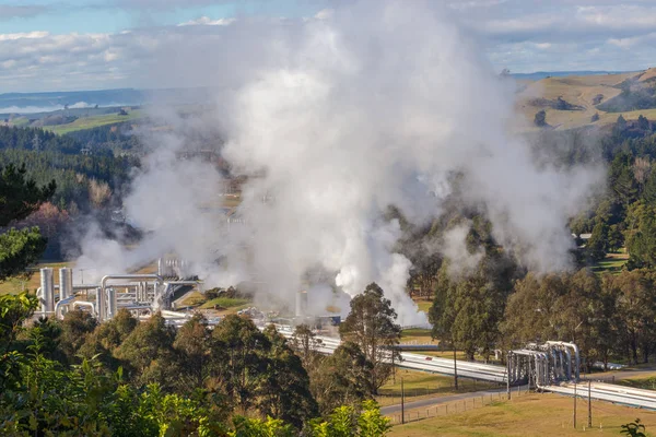 Green energy geothermal power plant pipeline steam — Stock Photo, Image