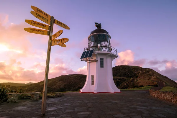 Yeni Zelanda'nın Cape Reinga kuzey ucunda gün doğumu — Stok fotoğraf