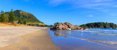 Mount Maunganui plajı panoramik görünüm, Yeni Zelanda