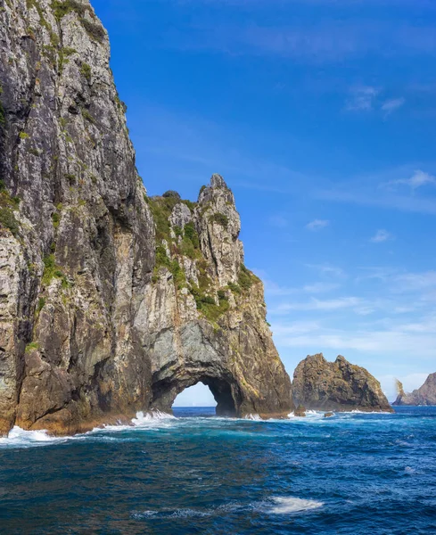 Île Piercy ou trou dans le rocher, baie des Îles, Nouvelle-Zélande — Photo