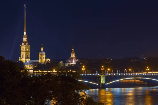 夜のピーターとポール大聖堂、サンクトペテルブルク — ストック写真
