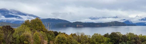 Panorama jezera Manapouri, Nový Zéland — Stock fotografie