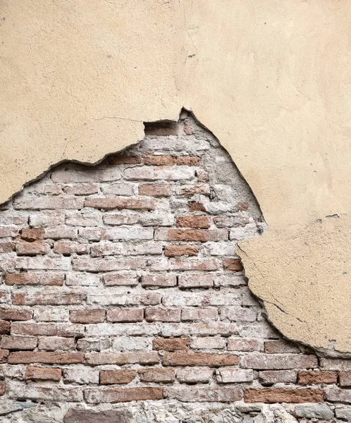 Achtergrond van spleet bakstenen muur — Stockfoto