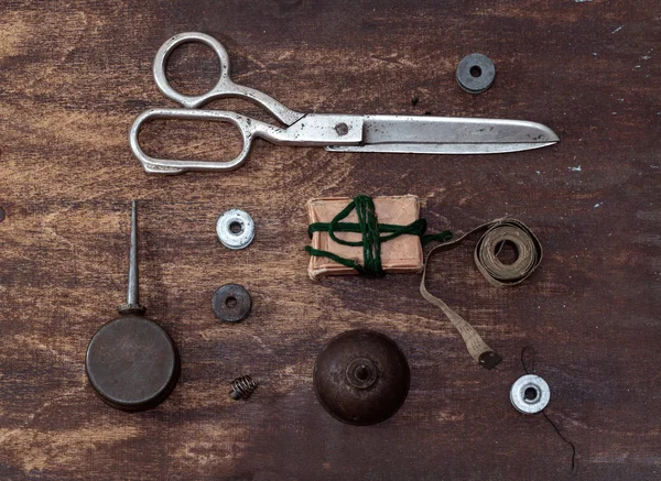 Vecchi Accessori Cucito Tavolo Legno — Foto Stock