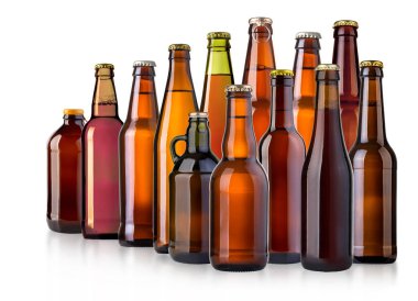 bira şişesi izole beyaz arka plan üzerinde