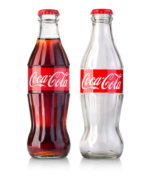 キシナウ モルドバ 2016 クラシック ボトルのコカ コーラは白で隔離 — ストック写真