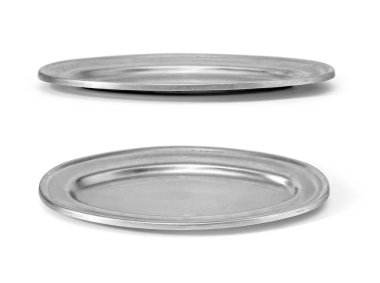 Çizik yuvarlak metal plaka üzerinde beyaz izole 