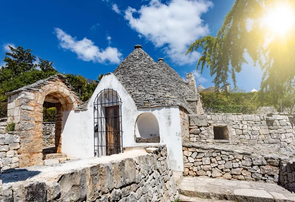 Trulli Mit Symbolen Traditionellen Alten Häusern Und Alten Steinmauern Apulien — Stockfoto