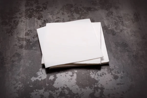 Weiße Papierserviette Auf Grauem Stein Tischhintergrund — Stockfoto