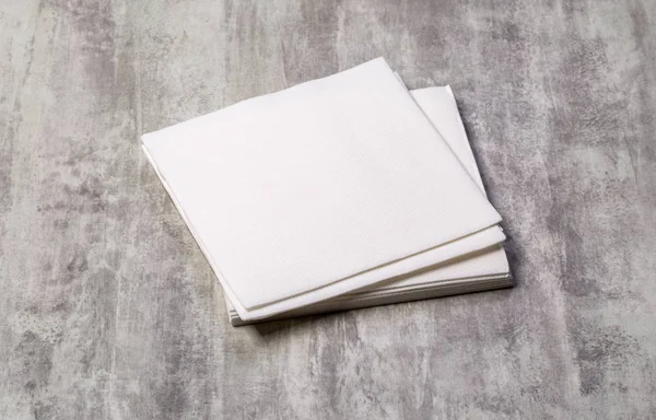 Weiße Papierserviette Auf Altem Holztisch — Stockfoto