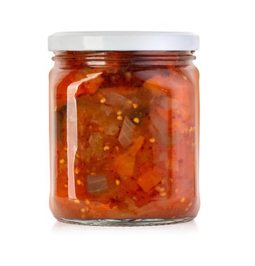 Barbekü Soslar izole kırpma yolu ile beyaz arka plan üzerinde cam şişelerde