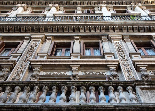 Типичный Фасад Здания Балконами Tbarcelona Испания — стоковое фото
