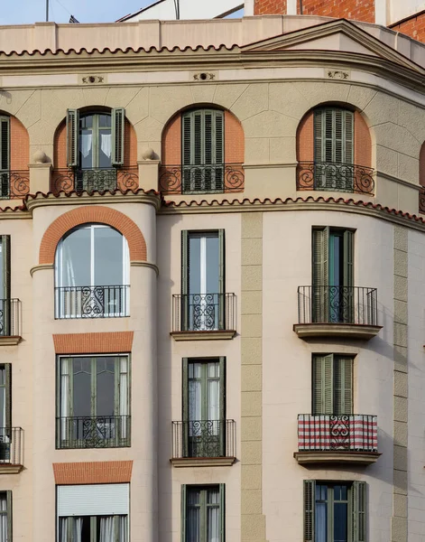 Типовий Будівельних Фасад Балконами Барселоні Іспанія — стокове фото