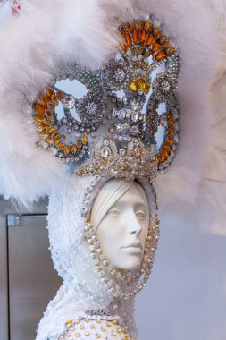 Tenerife, İspanya - 28 Aralık 2018: kostüm, Santa Cruz de Tenerife'yıllık karnaval kazanan karnaval Müzesi sergilenmektedir