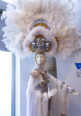 Tenerife, İspanya - 28 Aralık 2018: kostüm, Santa Cruz de Tenerife'yıllık karnaval kazanan karnaval Müzesi sergilenmektedir
