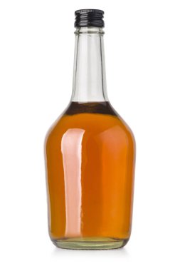 Kırpma yolu ile beyaz arka plan üzerinde izole dolu viski şişesi