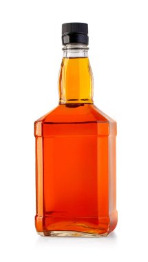 Beyaz arka planda izole edilmiş viski şişesi