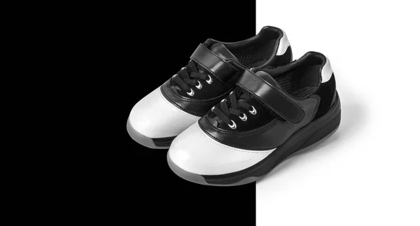 Fekete-fehér cipő fehér — Stock Fotó