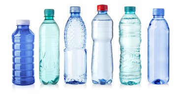 plastik şişe suyu izole 