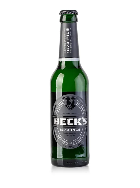 Botella de cerveza de Beck aislada en blanco — Foto de Stock