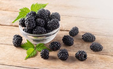 böğürtlen yaprakları ile