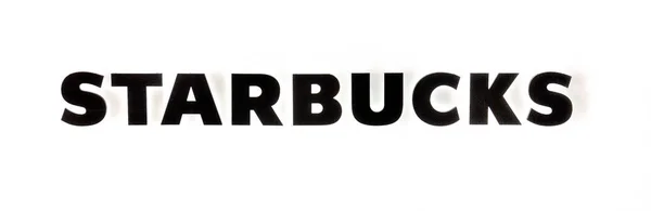 Logotipo Starbucks na parede branca — Fotografia de Stock