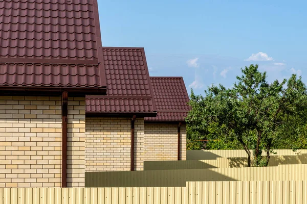 Nieuw modern residentieel huis — Stockfoto