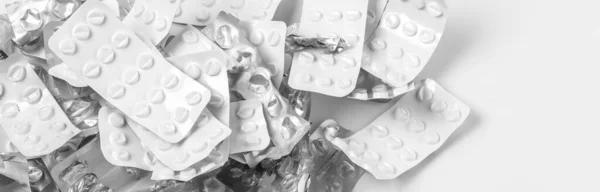 Leere Tablettenverpackung Auf Weißem Hintergrund — Stockfoto