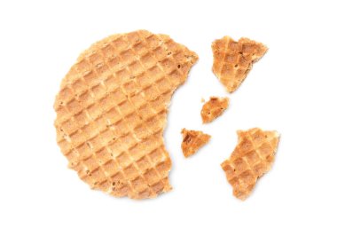 Beyaz arkaplanda tereyağlı waffle kurabiyeleri