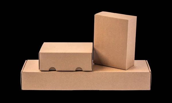 Bir Yığın Karton Kutuyu Kırpma Yolu Olan Siyah Bir Arkaplanda — Stok fotoğraf