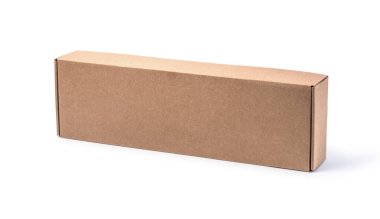 Bir yığın karton kutuyu kırpma yolu olan beyaz bir arkaplanda kapatma