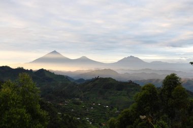 Uganda, Ruanda ve Demokratik Kongo Cumhuriyeti sınırında volkanlar