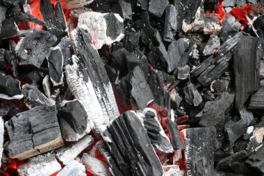 Kar ya da kül yığını.