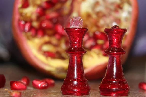 Un primer plano de comida y ajedrez — Foto de Stock