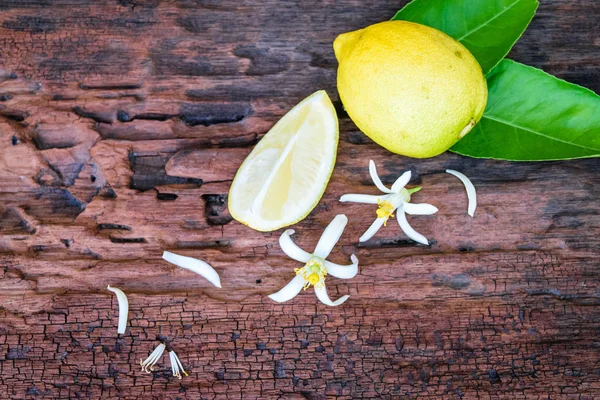 Fresh Lemon Old Wood Background — Stock Photo, Image