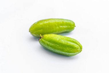 Beyaz arka plan üzerinde izole Averrhoa bilimbi meyve.