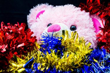 Noel dekorasyonu. Oyuncak ayı ile şerit