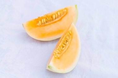 Kavun meyvesi beyaz arkaplanda izole edilmiş.