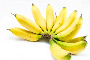 Muz. Beyaz bir arka plan üzerinde izole olgun muz.