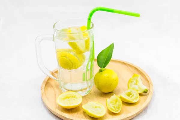 Limonadengetränk Aus Sodawasser Isoliert Auf Weißem Hintergrund — Stockfoto