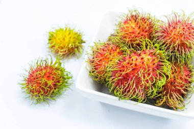 Kırmızı rambutan meyve