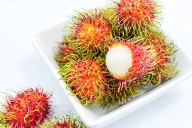 Kırmızı rambutan meyve