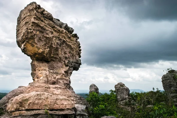 Taş şekiller garip