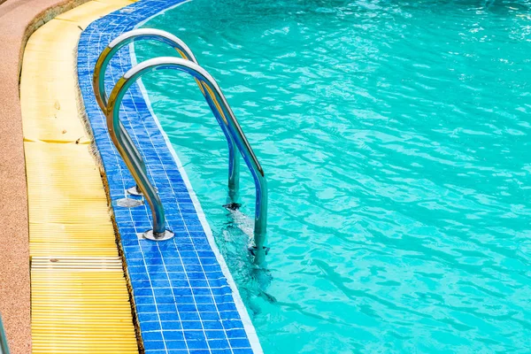 Swimming pool outdoor — Stock Photo, Image