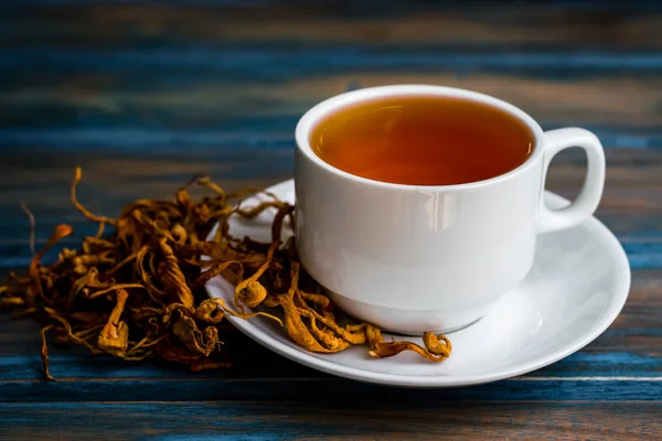 Kurutulmuş cordyceps militaris mantar