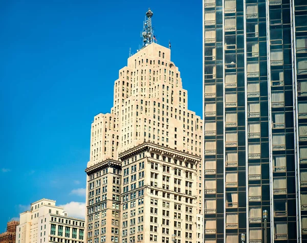 Blandning Gamla Och Nya Byggnader Detroit — Stockfoto