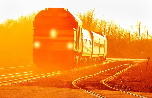 Pociąg Commuter z Detroit at Sunset — Zdjęcie stockowe