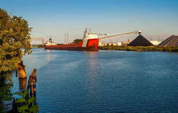 Detroit rivier verzending — Stockfoto